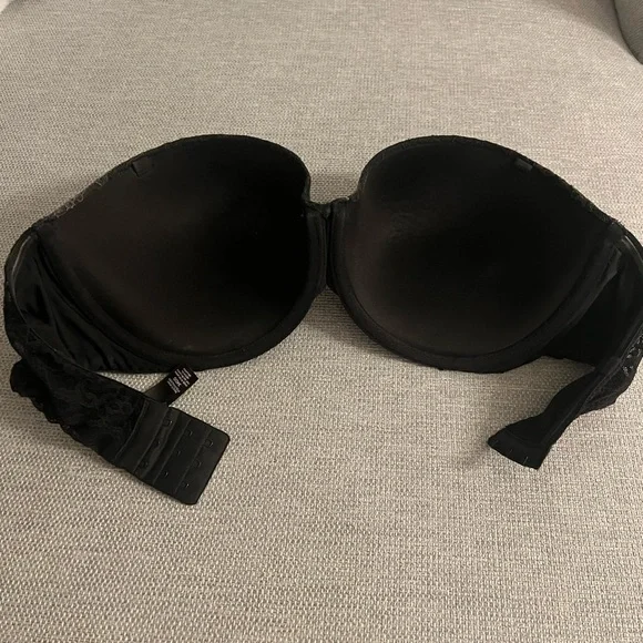 Victoria’s Secret Black Lace Bra – 34DD - Picture 4 of 6